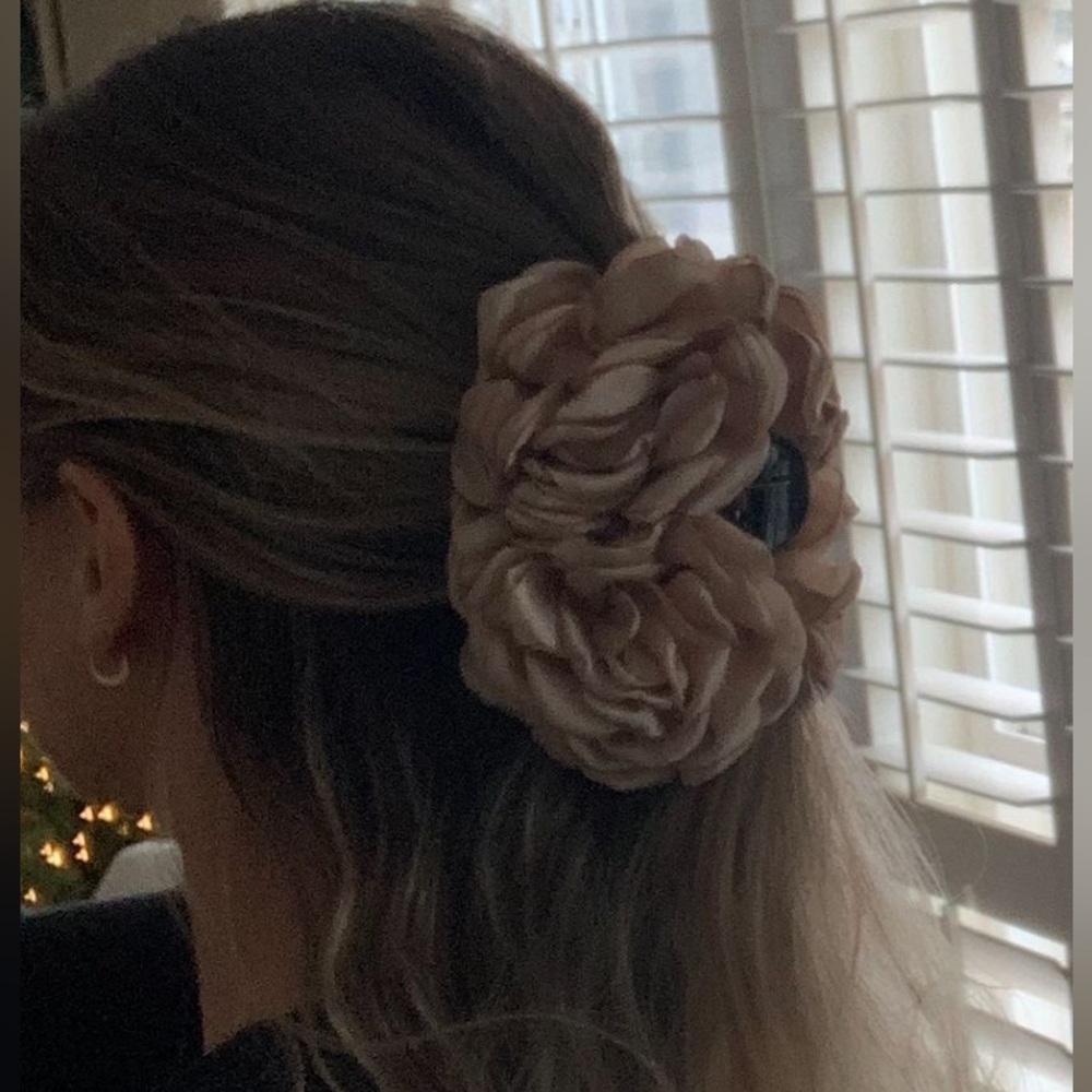 Flower claw clip